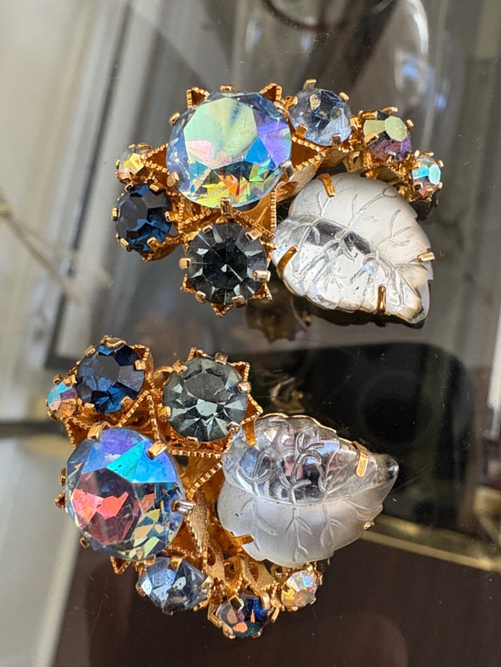 VTG KARU ARKE INC AB & Blue Crystal Leaf Earrings, one clip mechanical missing - Picture 3 of 7